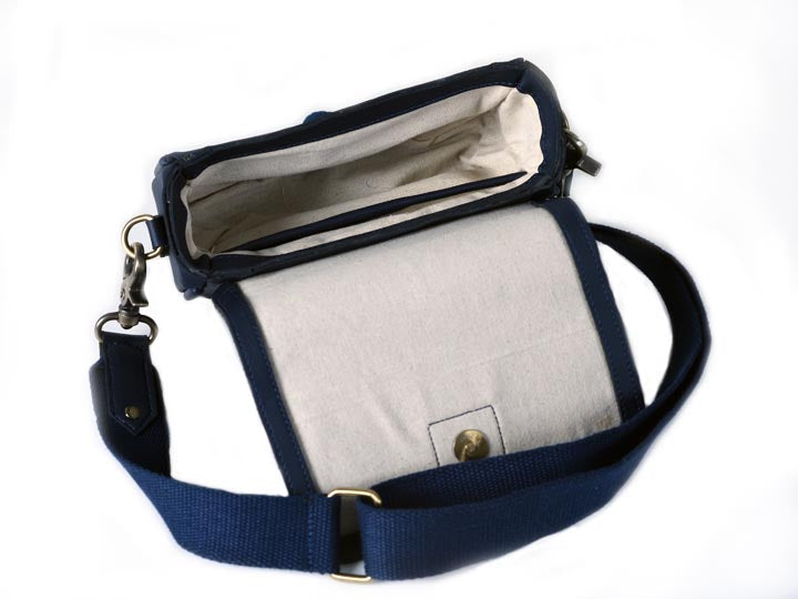 Menire crossbody bag with front pocket – Anekke INT
